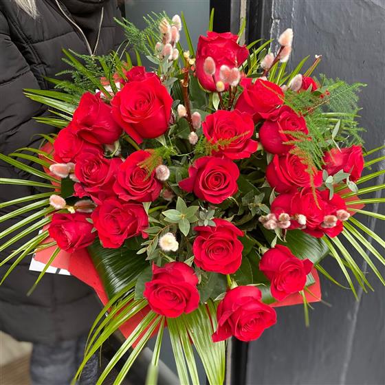 Cleopatra - 18 Luxury Long-Stemmed Red Roses
