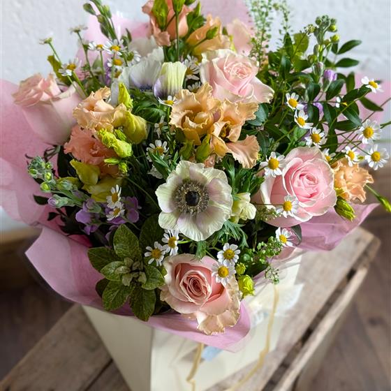 Peach Shimmer Bouquet - Pretty Seasonal Pastels